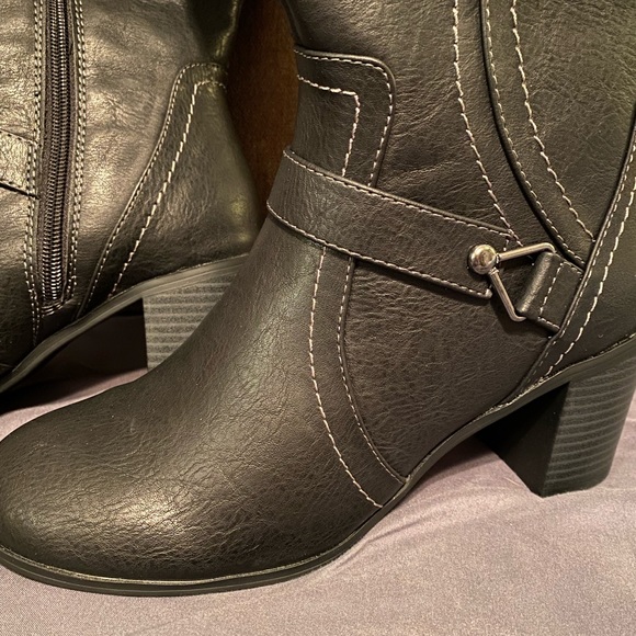 NIB!! Womens Knee-High Boots by Easy Street - Picture 4 of 6